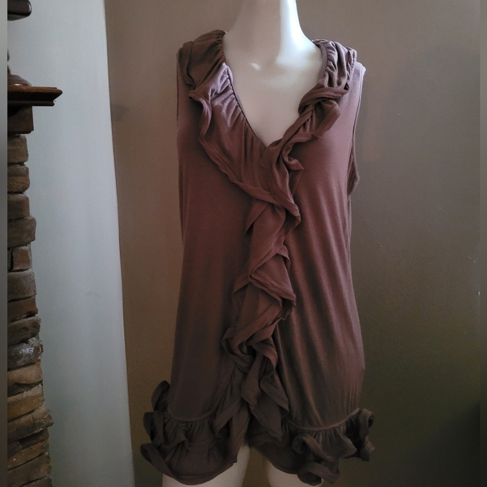 VIVIENNE VIVIENNE TAM LG SLEEVELESS  RUFFLE TOP